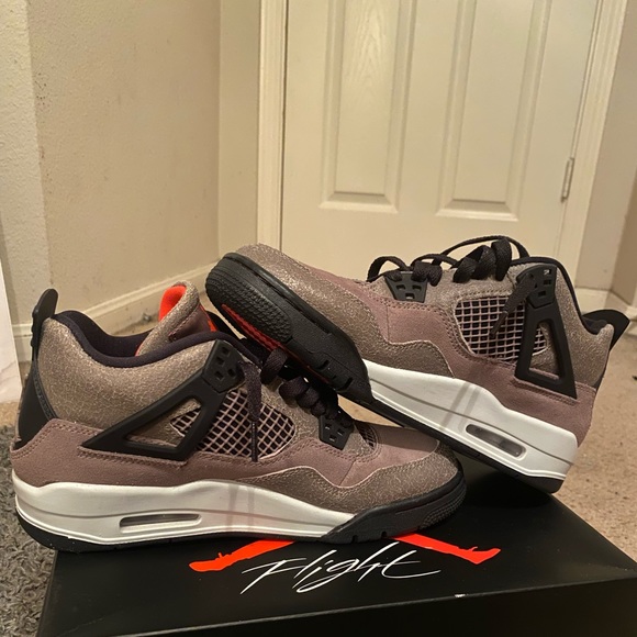 Air Jordan 4 Retro 'Taupe Haze’ - Picture 3 of 5